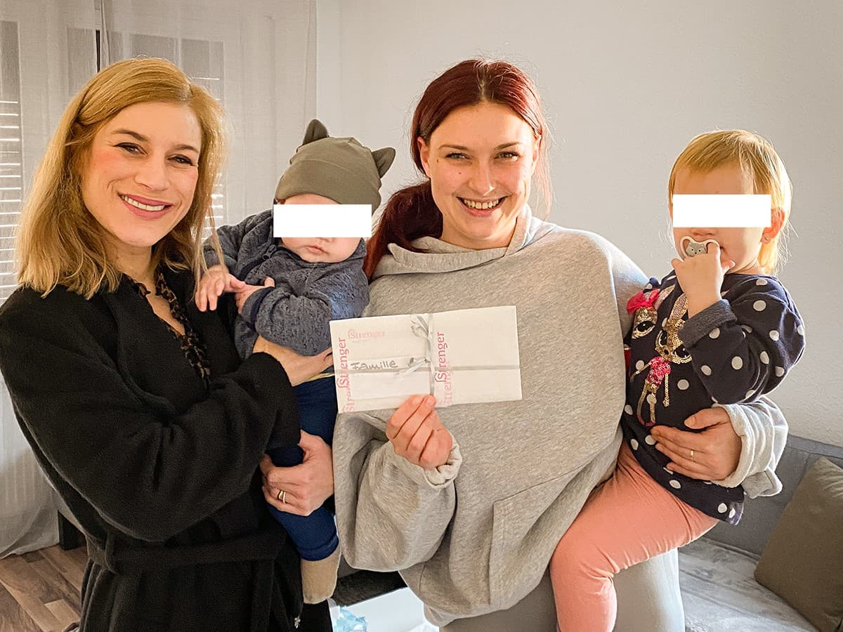 Geschenkübergabe Heimstark Haus 3 Weihnachten