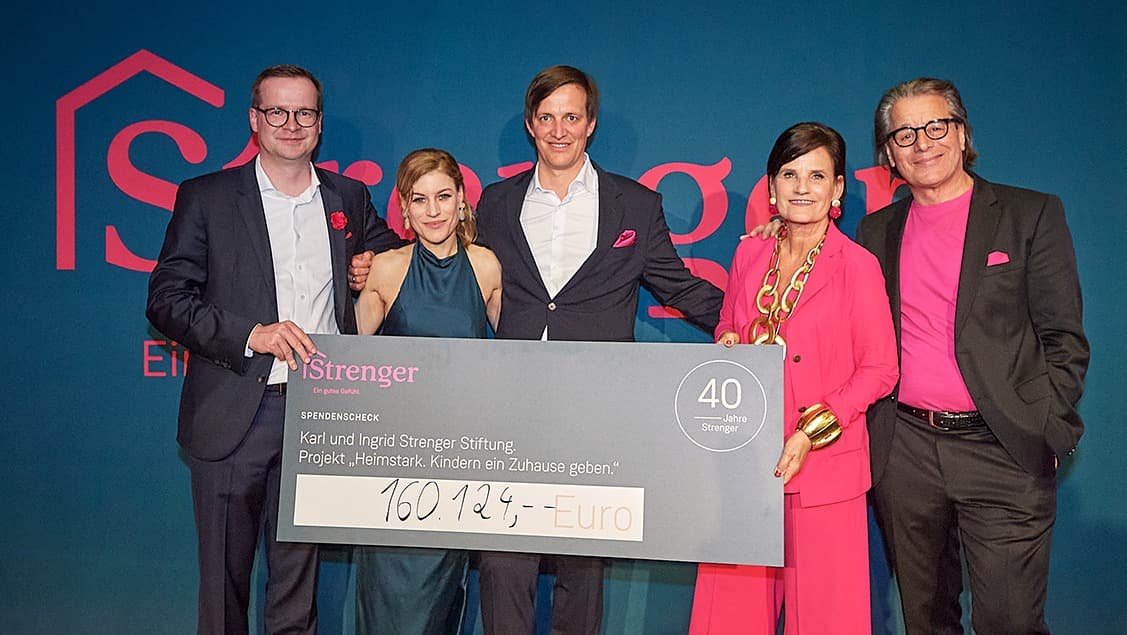 Spendenscheck 40 Jahre Strenger